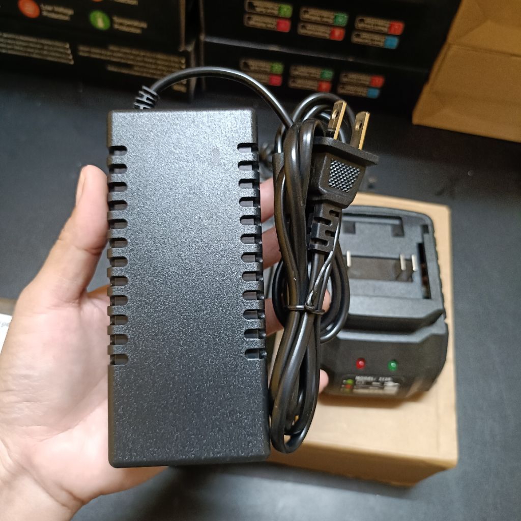 Sạc Pin công cụ 5S 21V 3A 21 V 2AChân sạc 5.5 có quạt tản nhiệt sạc chuẩn lion mẫu xịn