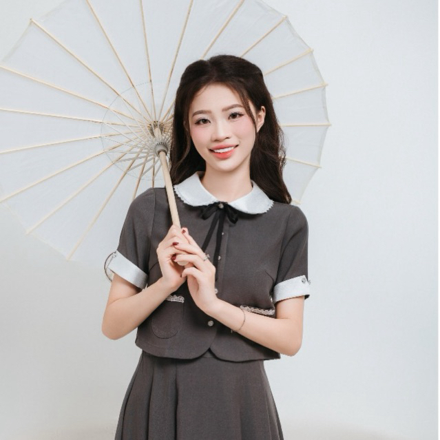 Set Áo Crotop Thiết Kế KALOE Phối Cổ Sen Viền Ren Kèm Nơ Và Chân Váy Dáng Xòe Thiên Trẻ Trung MM09 | BigBuy360 - bigbuy360.vn