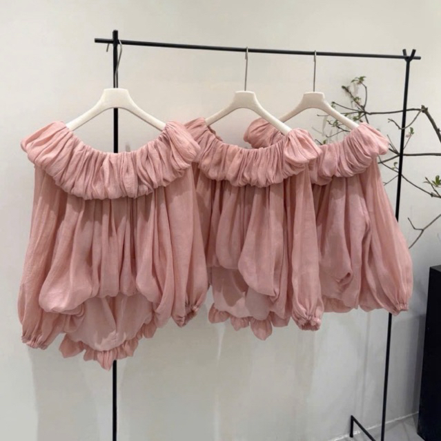 Áo trễ vai phối bèo tay bồng , Áo kiểu nữ style HQ chất vải tơ cao cấp - màu hồng paster mặc đi chơi đi biển sang chảnh