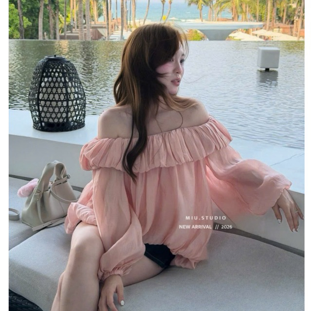 Áo trễ vai phối bèo tay bồng , Áo kiểu nữ style HQ chất vải tơ cao cấp - màu hồng paster mặc đi chơi đi biển sang chảnh