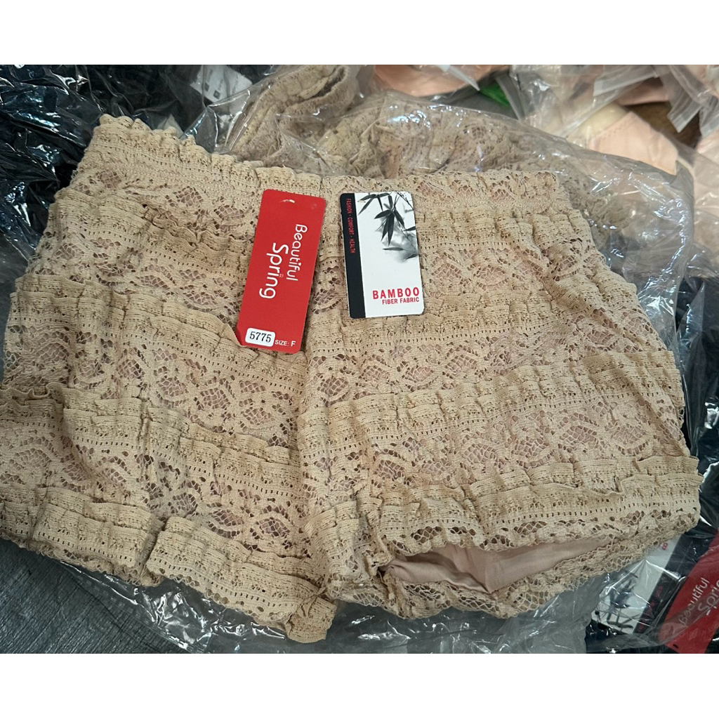 Quần váy đùi ren hoa 2 lớp mẫu mới 5775