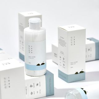 Nước Cân Bằng Round Lab 200ml/Dokdo 1025 Làm Dịu Da/Giữ Ẩm/Hỗ Trợ Phục Hồi Da Khô Nhạy Cảm