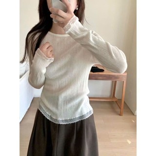 Áo cổ tròn phối ren.vải tăm thái