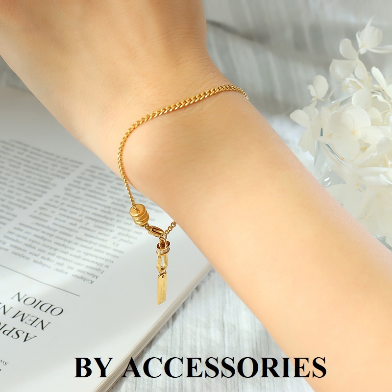 Lắc tay nữ unisex titan xích mảnh vát cạnh khảm đá nhỏ lấp lánh và tag chữ nhật mạ vàng không gỉ WB2522 BY ACCESORIES