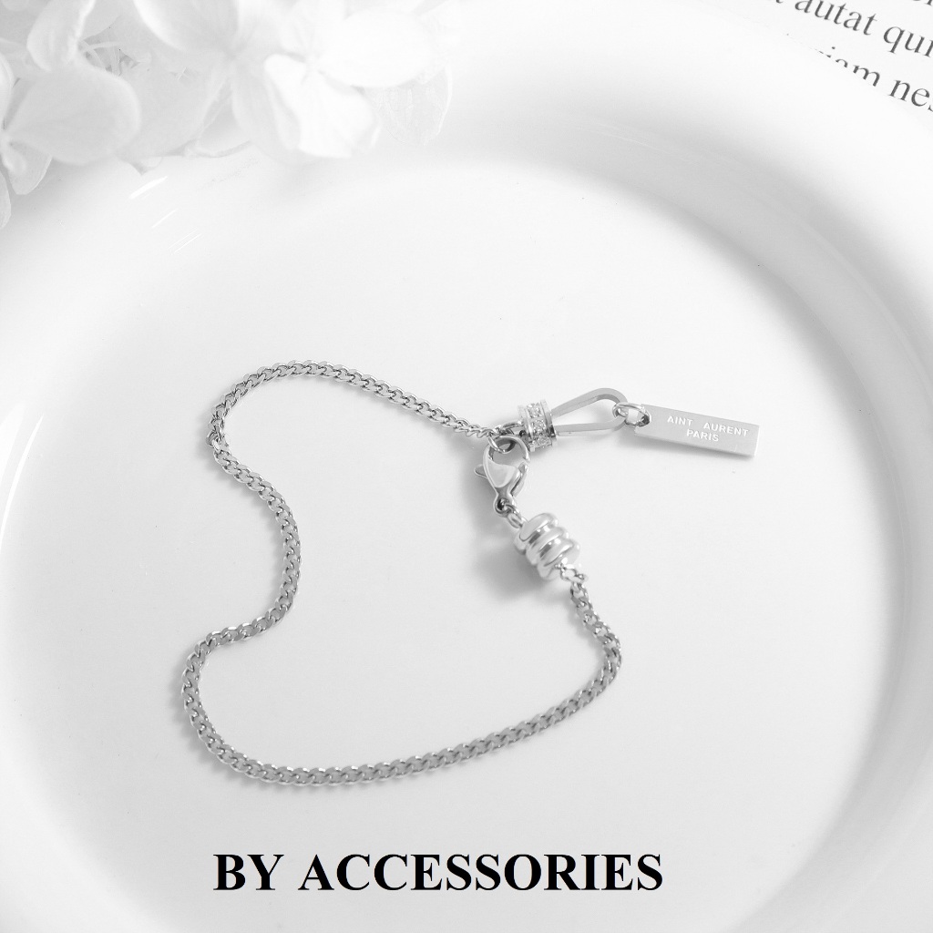 Lắc tay nữ unisex titan xích mảnh vát cạnh khảm đá nhỏ lấp lánh và tag chữ nhật mạ vàng không gỉ WB2522 BY ACCESORIES