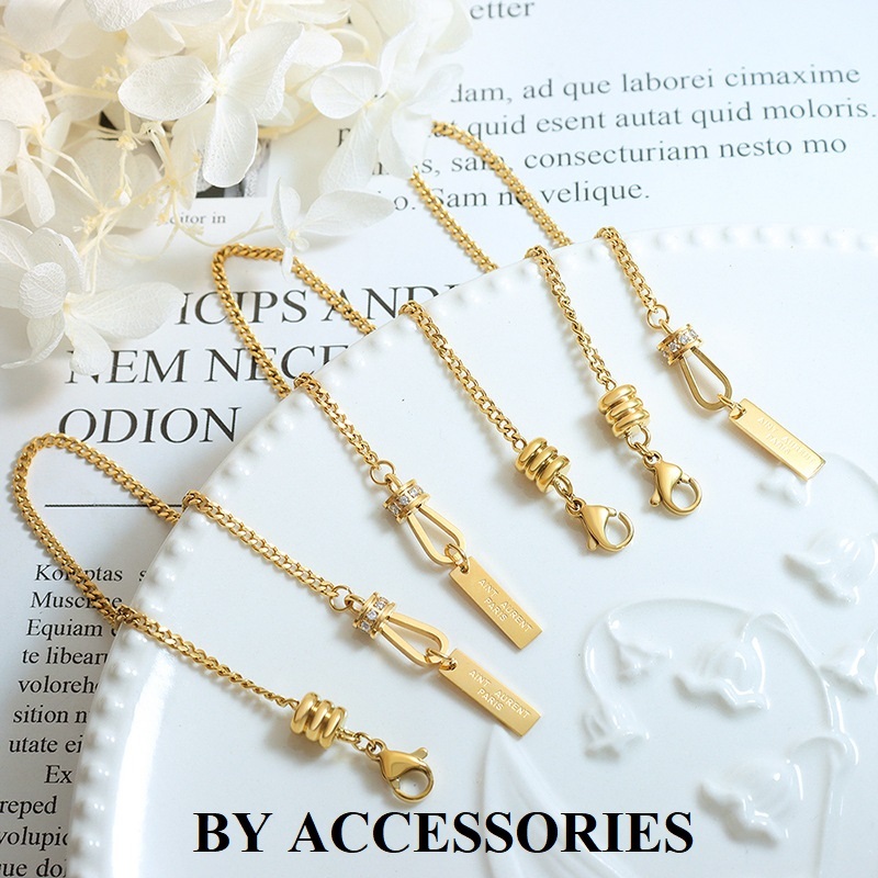 Lắc tay nữ unisex titan xích mảnh vát cạnh khảm đá nhỏ lấp lánh và tag chữ nhật mạ vàng không gỉ WB2522 BY ACCESORIES