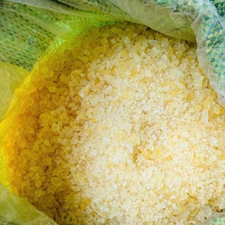 Đường Phèn Vàng Vụn Quảng Ngãi Hồn Quảng – Đường Phèn Nhỏ Nguyên Chất Nhanh Tan Chưng Yến, Nấu Chè, Trị Ho (500g/1kg)