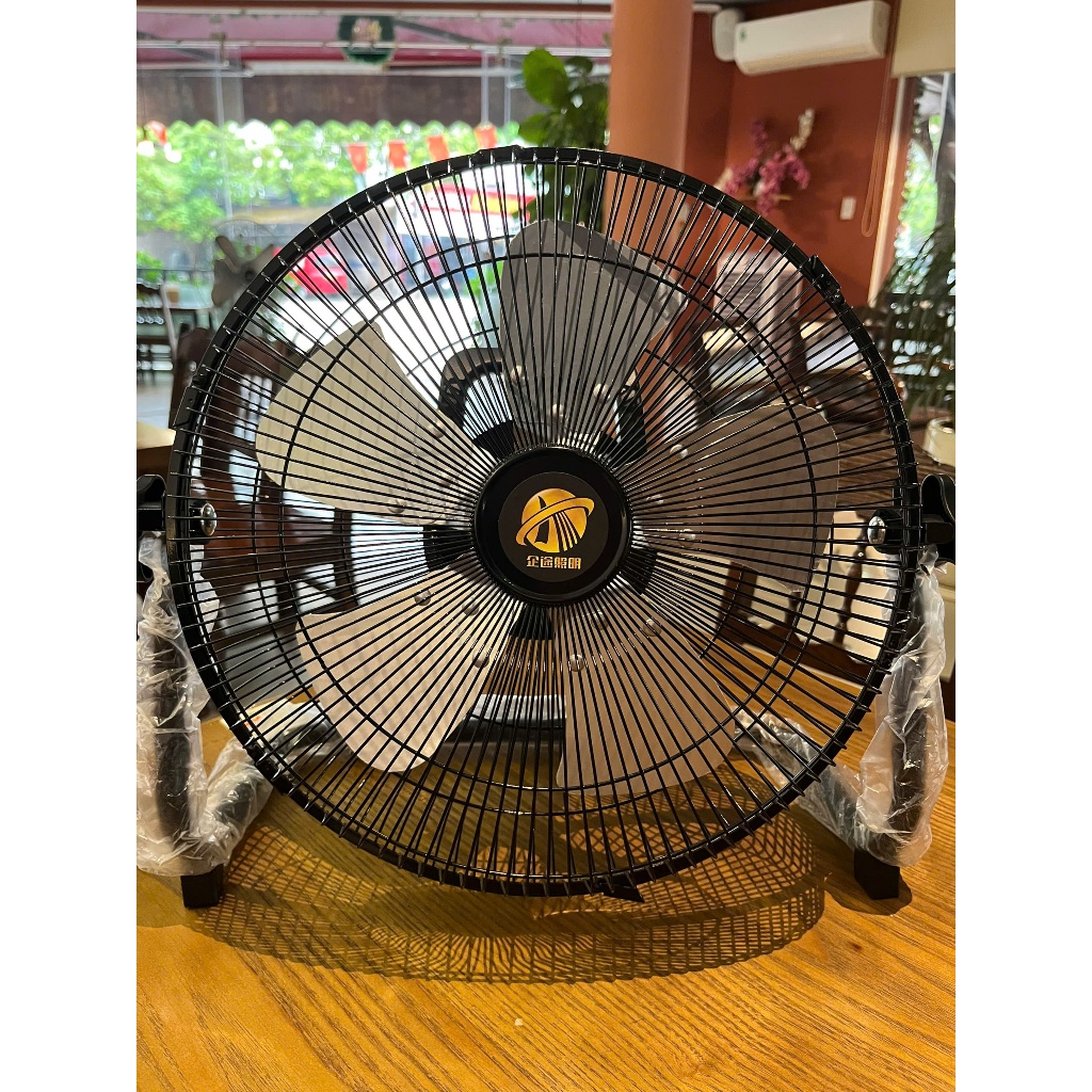 Quạt Tích Điện Năng Lượng Mặt Trời 12 Inch Pin 12H Động Cơ Không Chổi Than (Kèm Tấm Pin NLMT)