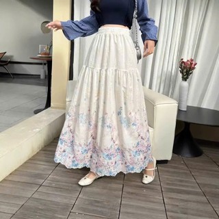 Chân váy ren xô dáng dài Midi LOẺN thêu hoa nổi viền dập sóng lưng chun có lớp lót hàng Quảng Châu.