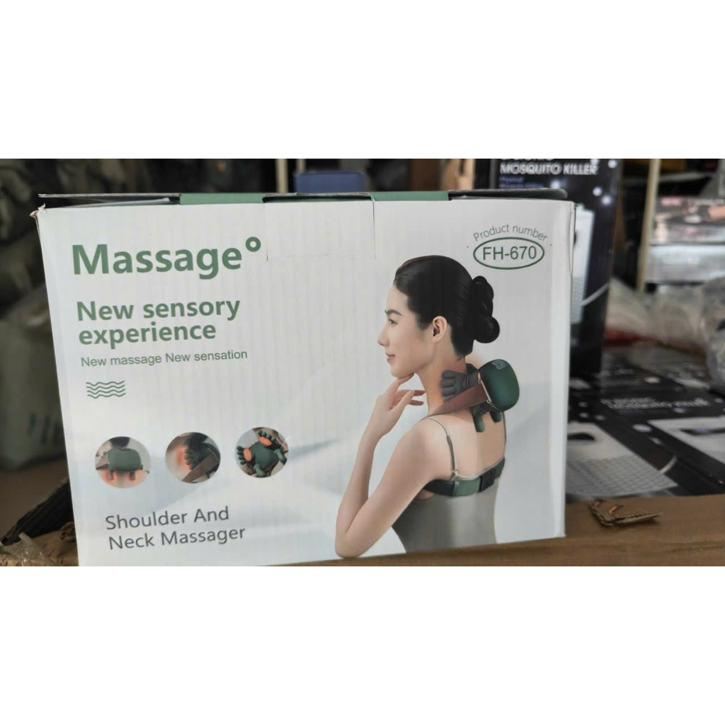 Máy massage cầm tay sạc điện Master mô phỏng động tác mát xa cổ và vai bằng tay người, tích hợp chức năng sưởi ấm