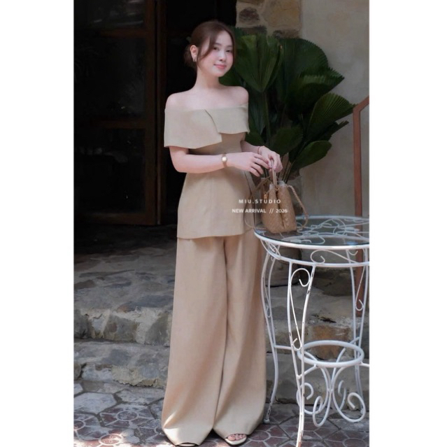 MIU.STUDIO • Set bộ nữ chất liệu linen cao cấp ,Set áo trễ vai phối tà cách điệu kèm quần ống suông trẻ trung thanh lịch