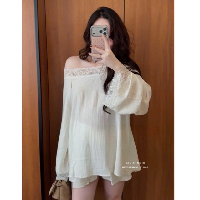 Set bộ tơ phối ren cao cấp dáng rộng phong cách basic HQuốc , Set áo trễ vai tay bồng phối ren kèm quần sooc giấu quần