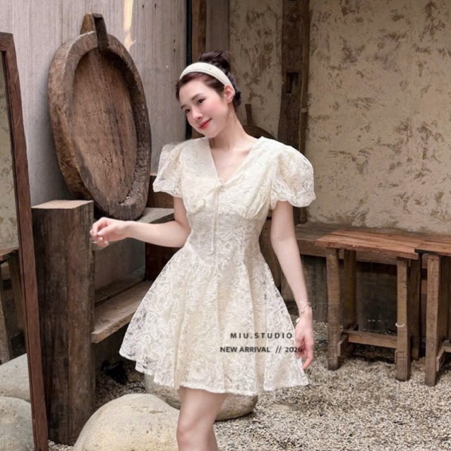 MIU.STUDIO • Đầm(Váy) ren hoa dáng ngắn tiểu thư thiết kế cổ V tay bồng phối nơ sang chảnh mặc đi tiệc ,hẹn hò ,dạo phố