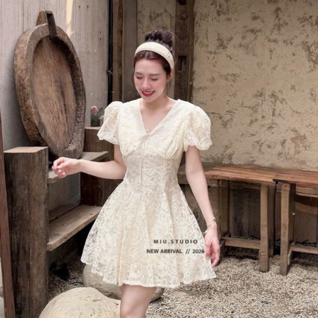 MIU.STUDIO • Đầm(Váy) ren hoa dáng ngắn tiểu thư thiết kế cổ V tay bồng phối nơ sang chảnh mặc đi tiệc ,hẹn hò ,dạo phố
