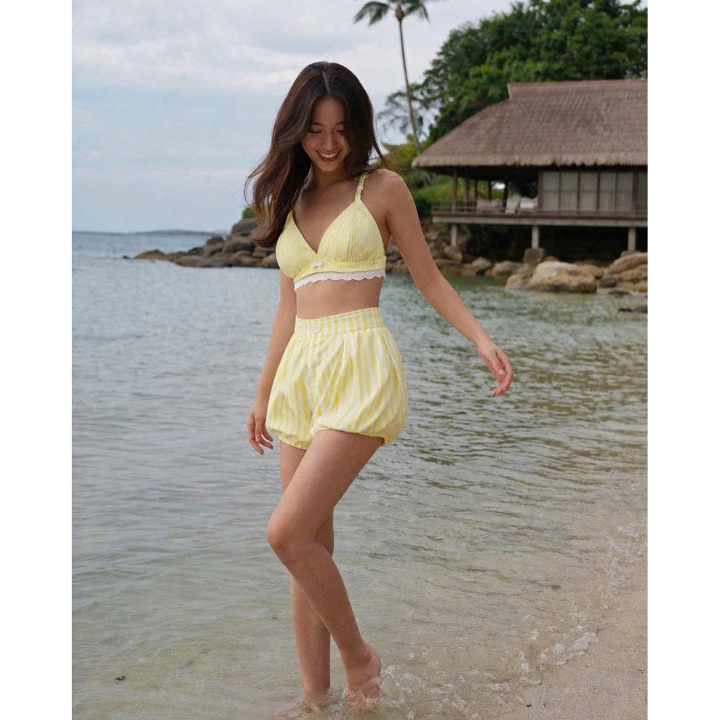 Set Bikini 2 Mảnh Kẻ Sọc Áo Tam Giác Viền Bèo + Quần Bí Xòe Nữ Tính Sexy Đi Biển Du Lịch Kieupham.shop