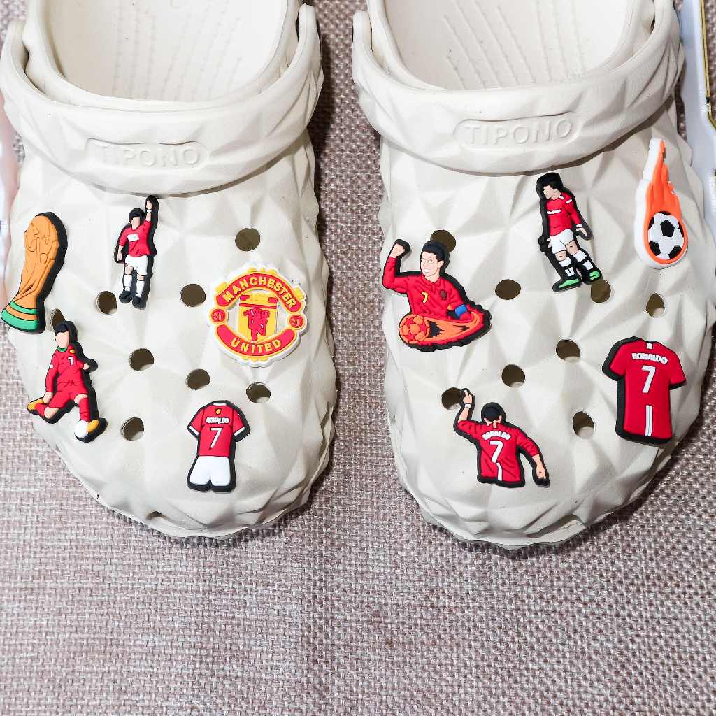 Set charm RONALDO gắn dép cross, Nút gắn sticker cầu thủ bóng đá CR7 trang trí hoạt hình anime CROSS TREND