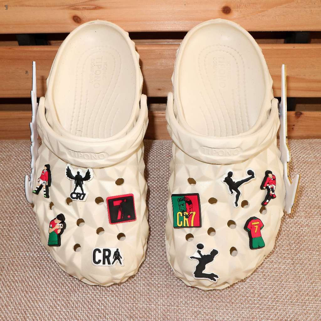 Set charm RONALDO gắn dép cross, Nút gắn sticker cầu thủ bóng đá CR7 trang trí CROSS TREND