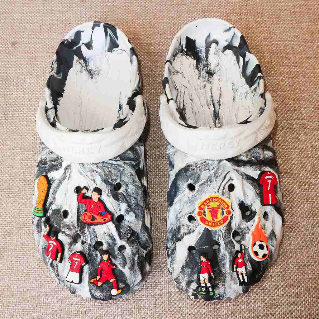 Set charm RONALDO gắn dép cross, Nút gắn sticker cầu thủ bóng đá CR7 trang trí CROSS TREND