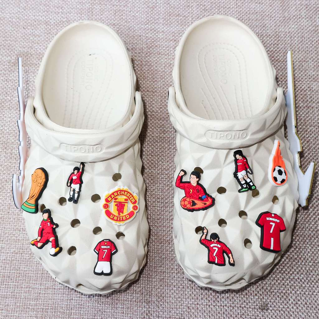 Set charm RONALDO gắn dép cross, Nút gắn sticker cầu thủ bóng đá CR7 trang trí CROSS TREND