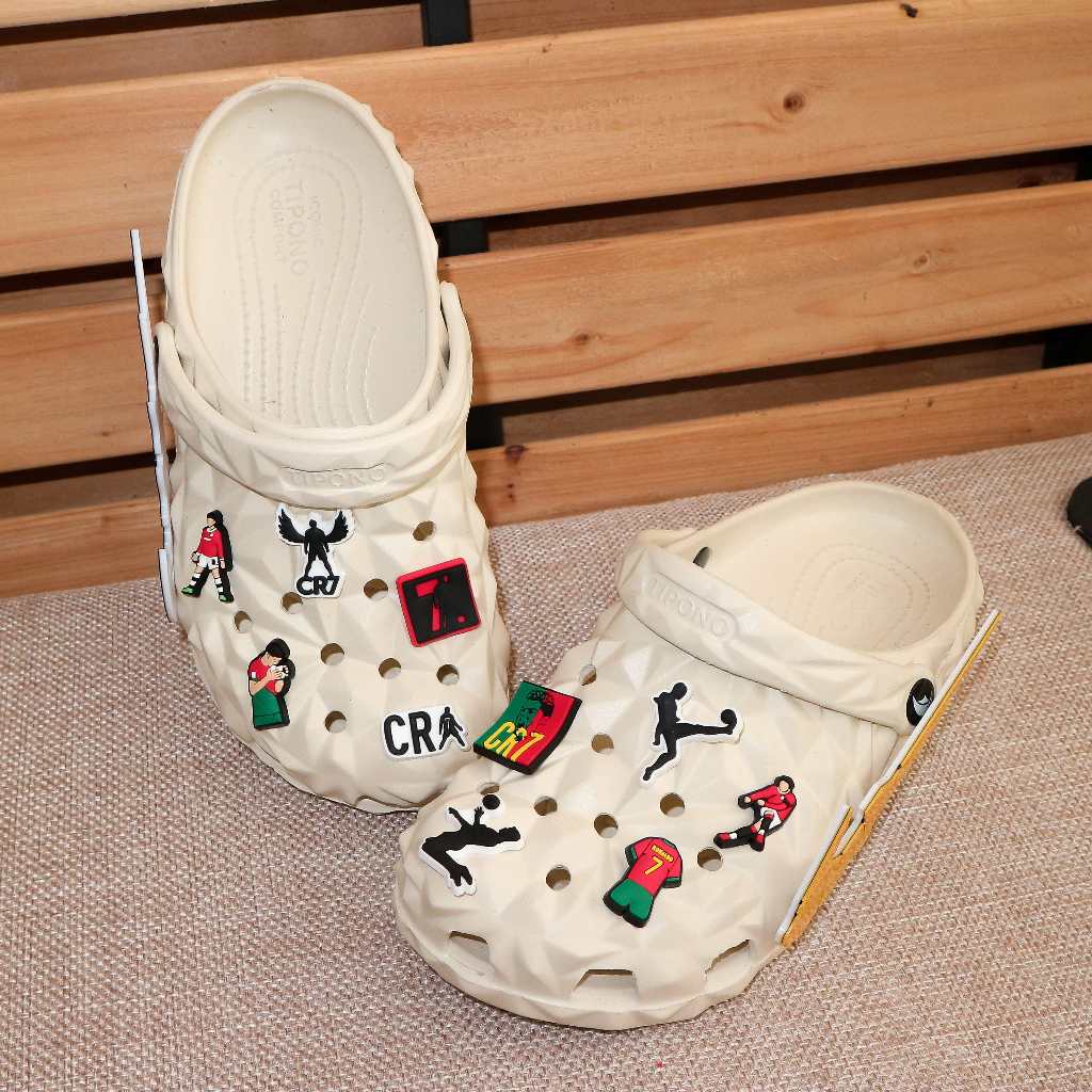 Set charm RONALDO gắn dép cross, Nút gắn sticker cầu thủ bóng đá CR7 trang trí CROSS TREND
