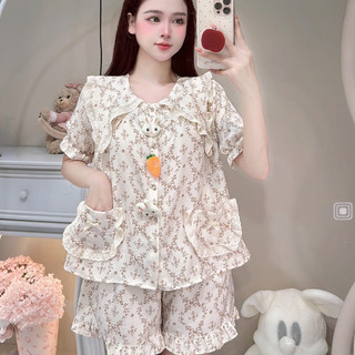 [DEAL MỞ BÁN] Bộ Đồ Ngủ Nữ JUSOKA Pijama DU46 Cổ Sen Ren Trắng Chất Liệu Đũi Vân Mây Đính Thỏ Cà Rốt