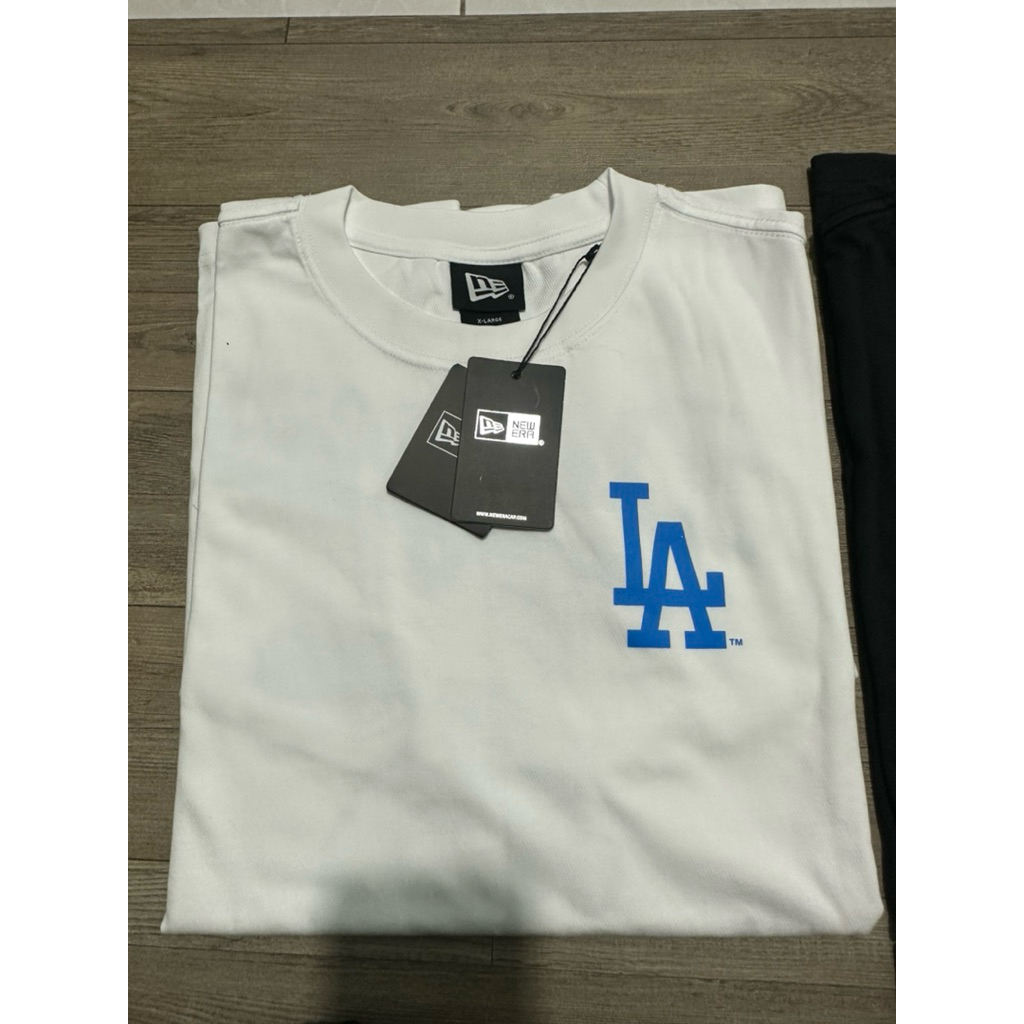 Áo thun New Era NY LA basic trắng form rộng unisex – cotton dày đẹp, logo thêu cao cấp | áo local trend 2026
