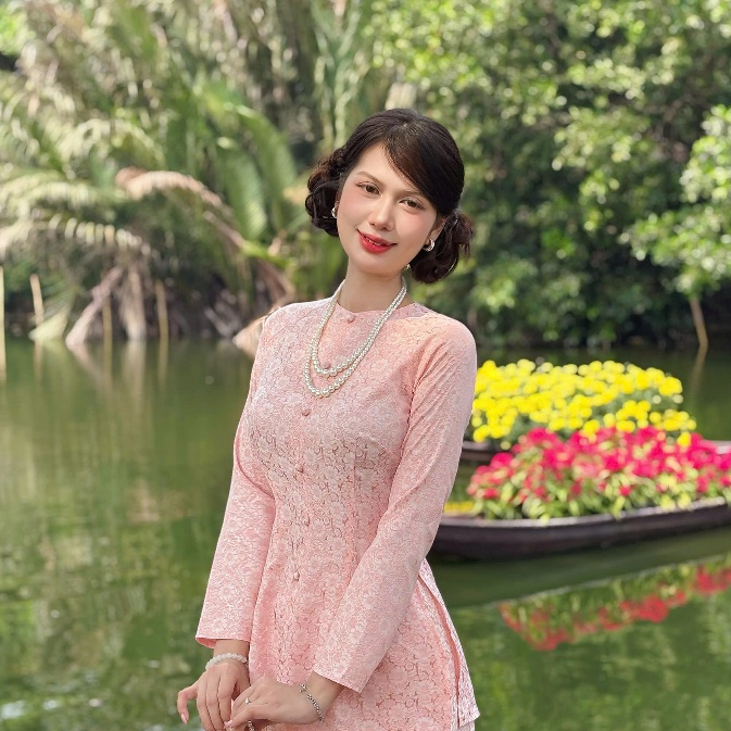 Hân Nguyễn Áo Bà Ba-B.A176-ÁO BÀ BA GẤM DỆT HOA CÚC CAO CẤP NÚT BỌC CỔ TRÒN DÂY KÉO TAY DÀI (QUẦN NGỌC TRAI)