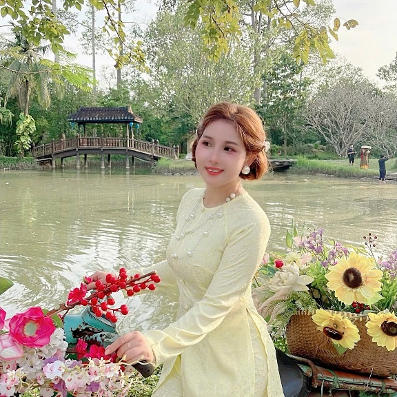 Hân Nguyễn Áo Bà Ba-B.A176-ÁO BÀ BA GẤM DỆT HOA CÚC CAO CẤP NÚT BỌC CỔ TRÒN DÂY KÉO TAY DÀI (QUẦN NGỌC TRAI)