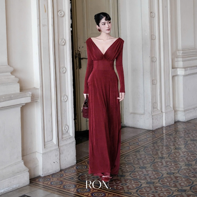 RON – Áo Dài Châu Sa – Áo Dài Cách Tân Vẻ Đẹp Quyền Lực Trong Sự Dịu Dàng