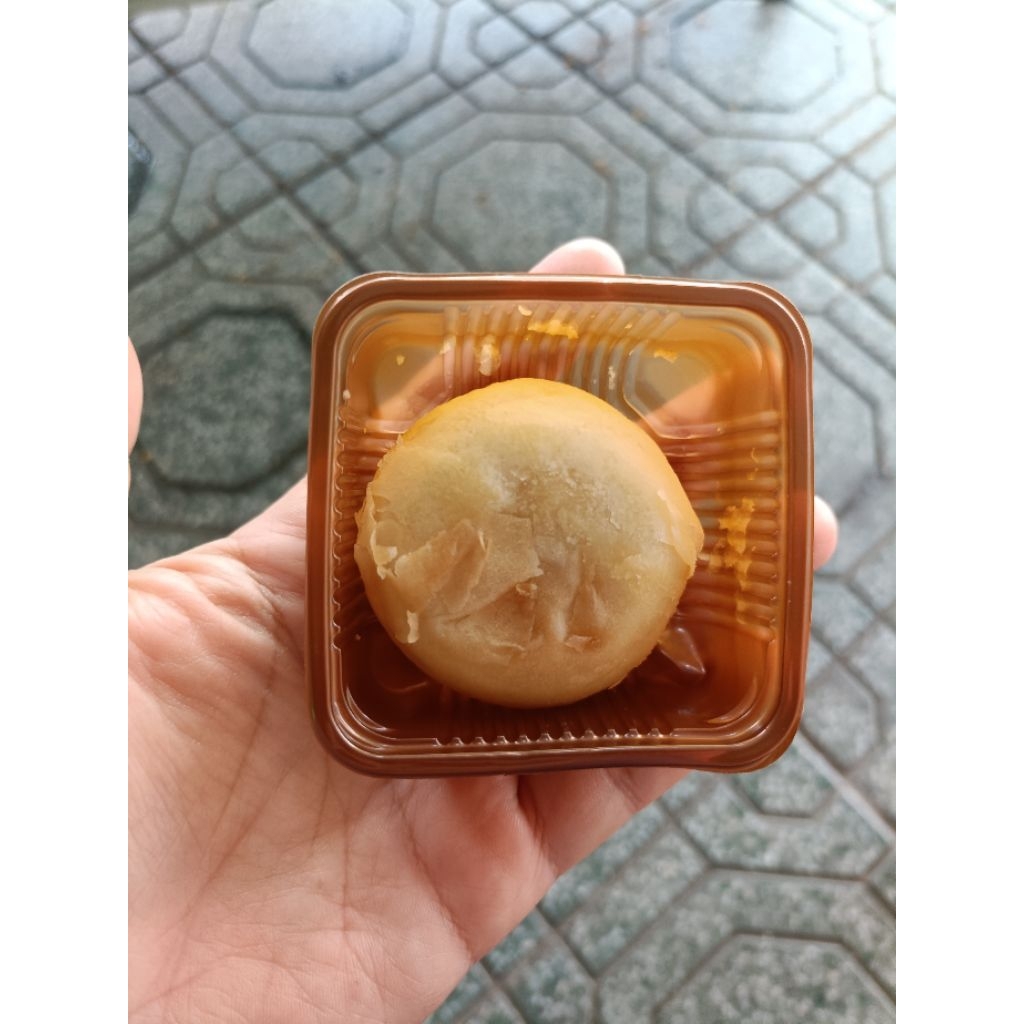Bánh pía kimsa dứa trứng chảy Tân Huê Viên 480g -- Sóc Trăng