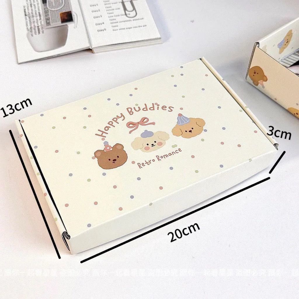 Hộp Quà Giấy Cứng Happy Buddies 20x13x3cm – Hộp Đựng Quà Dễ Thương Kèm Rơm Lót, Hộp Quà Sinh Nhật Lễ Tết