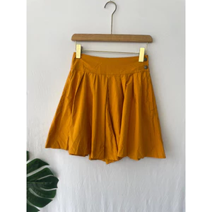 Sale Quần short váy Unilo xinh xắn màu đẹp bị dập ly Hồng ở hình cuối