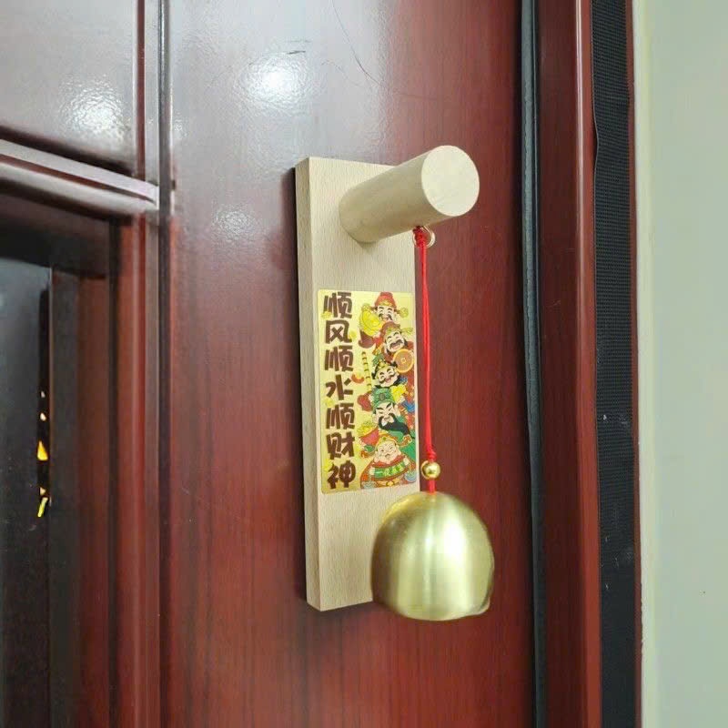 Chuông gió Thần Tài phù hợp quán ăn uống. Loại thần tài sẽ to và vang lớn hơn loại thườngi
