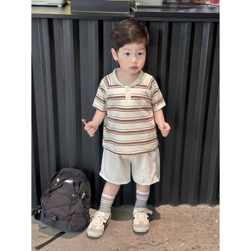 Bộ 3 chi tiết THÊU trên mũ, quần áo cổ tàu cộc tay họa tiết kẻ be thêu,chất áo cotton mềm mịn,thoáng mát cho bé đi học