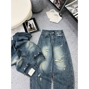Quần jeans suông nắp túi khuy sau
