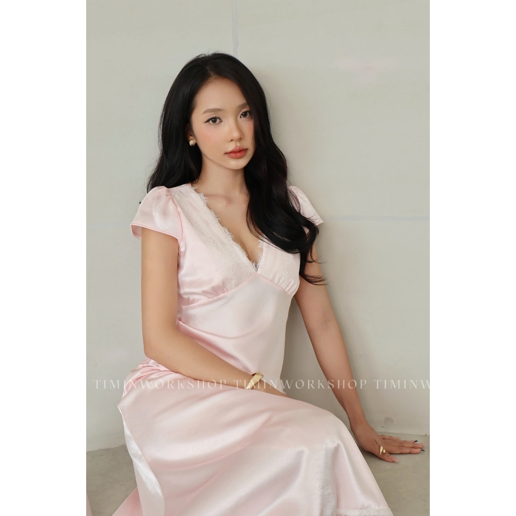 Áo Lẻ GiGi Áo Kiểu Short-sleeved Top Tay Ngắn Cổ Tim Lụa Queen Phối Ren Silk Lace Chic by Timin Workshop | BigBuy360 - bigbuy360.vn