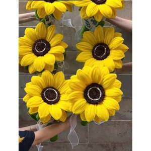 SIZE LỚN- Hoa Hướng Dương Tốt Nghiệp Cầm Tay