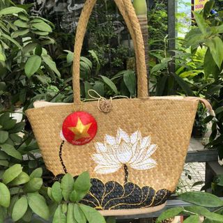 [Handmade] Móc Khóa Nón Lá Cờ Đỏ Sao Vàng – Quà tặng lưu niệm ý nghĩa dịp 30/4 , 2/9 (Size 6.5cm)