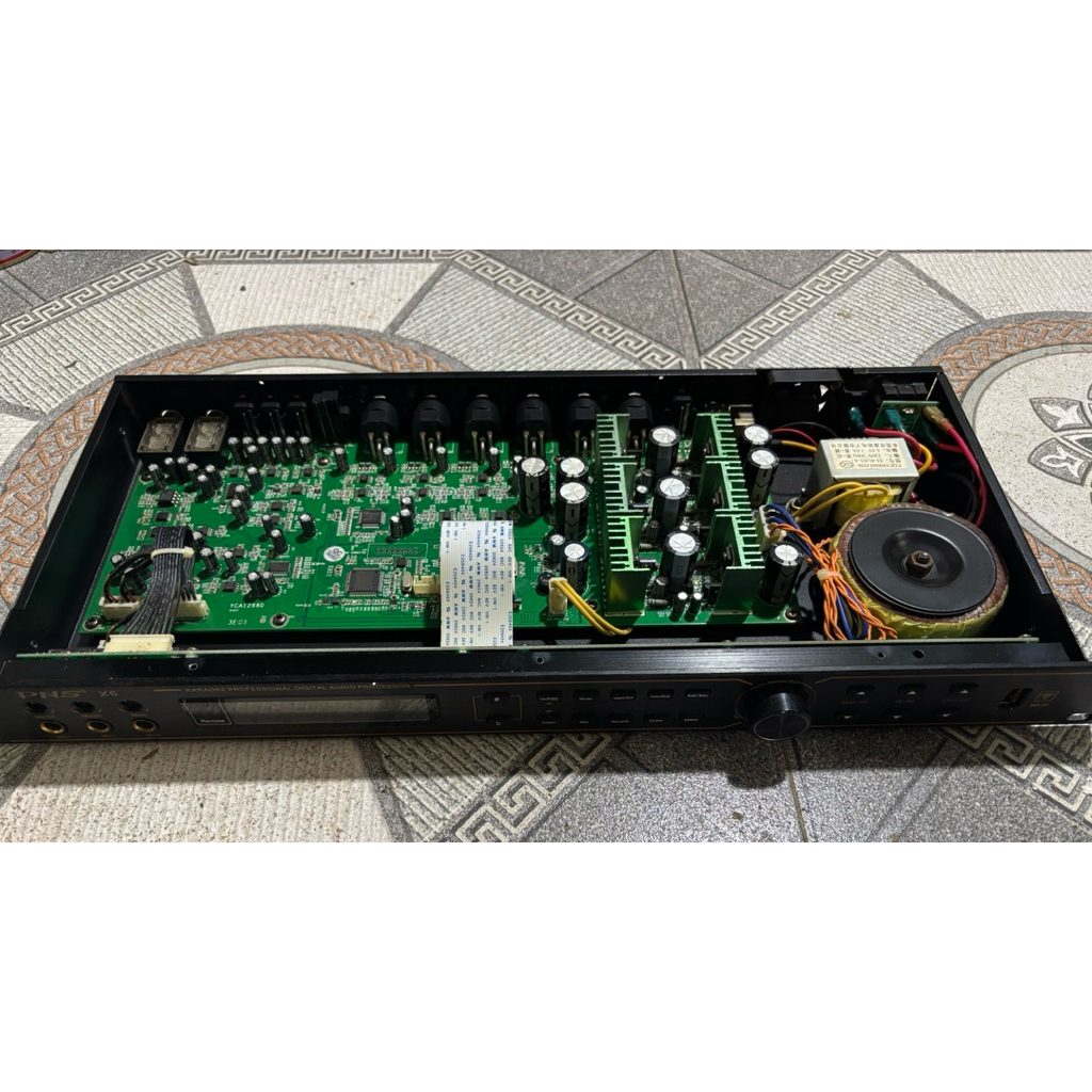 Vang số X6  2 nguồn bãi xịn có cổng quang và mic sau