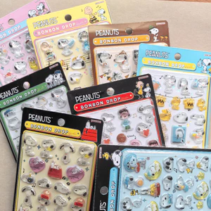 Sticker Nổi 3D Snoopy Chó Hoạt Hình Pha Lê Trong Veo Chống Nước - Dán Trang Trí Sổ Tay, Điện Thoại, Laptop Cực Xinh DIY