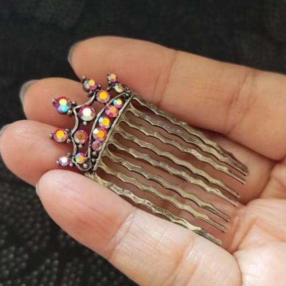 K0267-LƯỢC CÀI TÓC SI NHẬT – VƯƠNG MIỆN ĐÁ CẦU VỒNG – DÁNG NHỎ XINH
