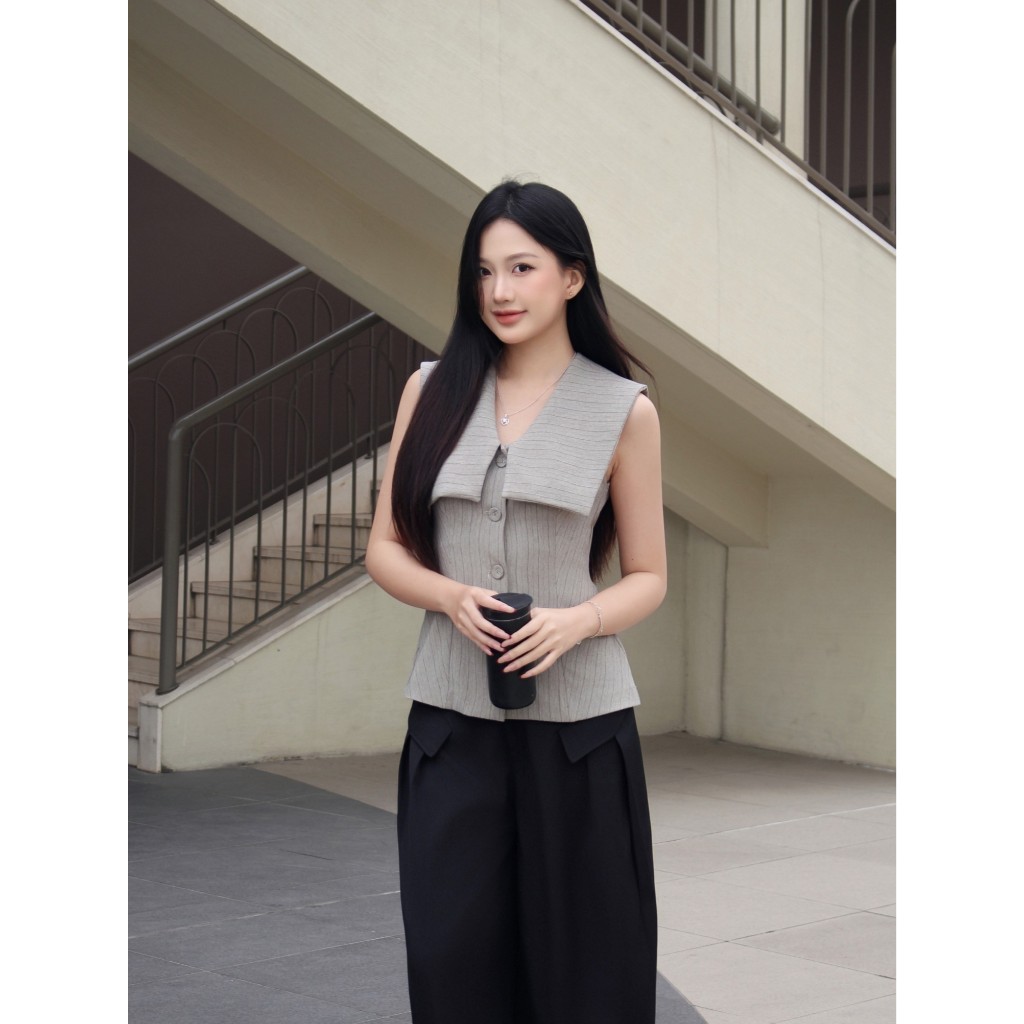 LABAVISTA Áo gile cổ bản to cách điệu vải sọc cao cấp thiết kế tôn dáng hiện đại thanh lịch