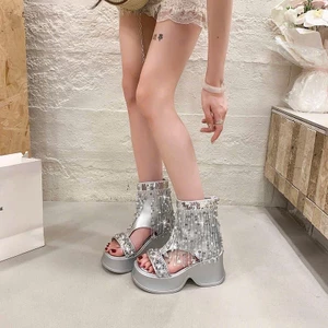 Giày Sandal Tua Rua Đế Xuồng Tăng Chiều Cao 8cm Mẫu Mới Mùa Hè 2026