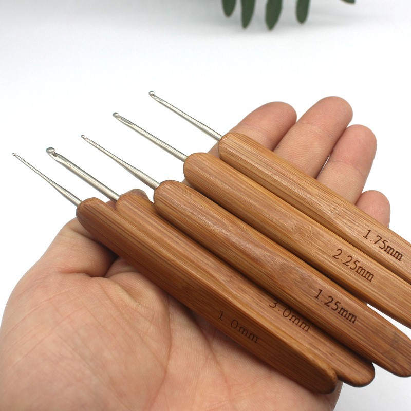 Kim móc len cán gỗ dẹt nhiều size từ 0.5mm đến 6mm | Tiệm Len Của Sam - Sam Crochet