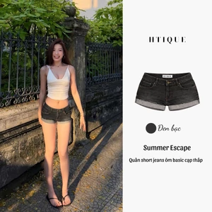 SUMMER ESCAPE - HTIQUE ra mắt Quần short jeans xanh đậm ôm dáng basic, Quần jeans cạp trễ phông cách y2k QB20