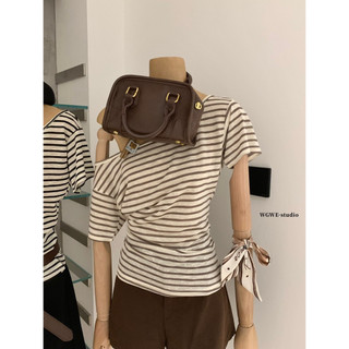 𝐏𝐡𝐢𝐞𝐧 𝐖𝐆𝐖𝐄 | w9375 Áo Thun Trễ Vai Ôm Dưới Hoạ Tiết Kẻ Ngang