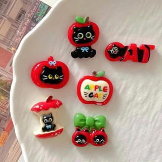 Set Charm Táo Đỏ Mèo Đen – Apple Cat Collection Siêu Dễ Thương- Bộ charm gắn dép siêu hot có bán lẻ con- Mã new 2026