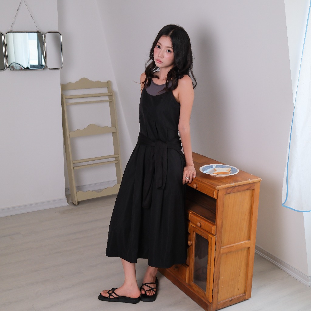 Váy 2 Dây Maxi Đen Xếp Ly Bản To, Dáng Suông, Chất Cotton - Midnight Raw Dress - Sonna hi