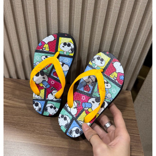 Dép bé Hùng Đào in hình nhân vật Snoopy