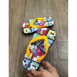 Dép bé Hùng Đào in hình nhân vật Snoopy